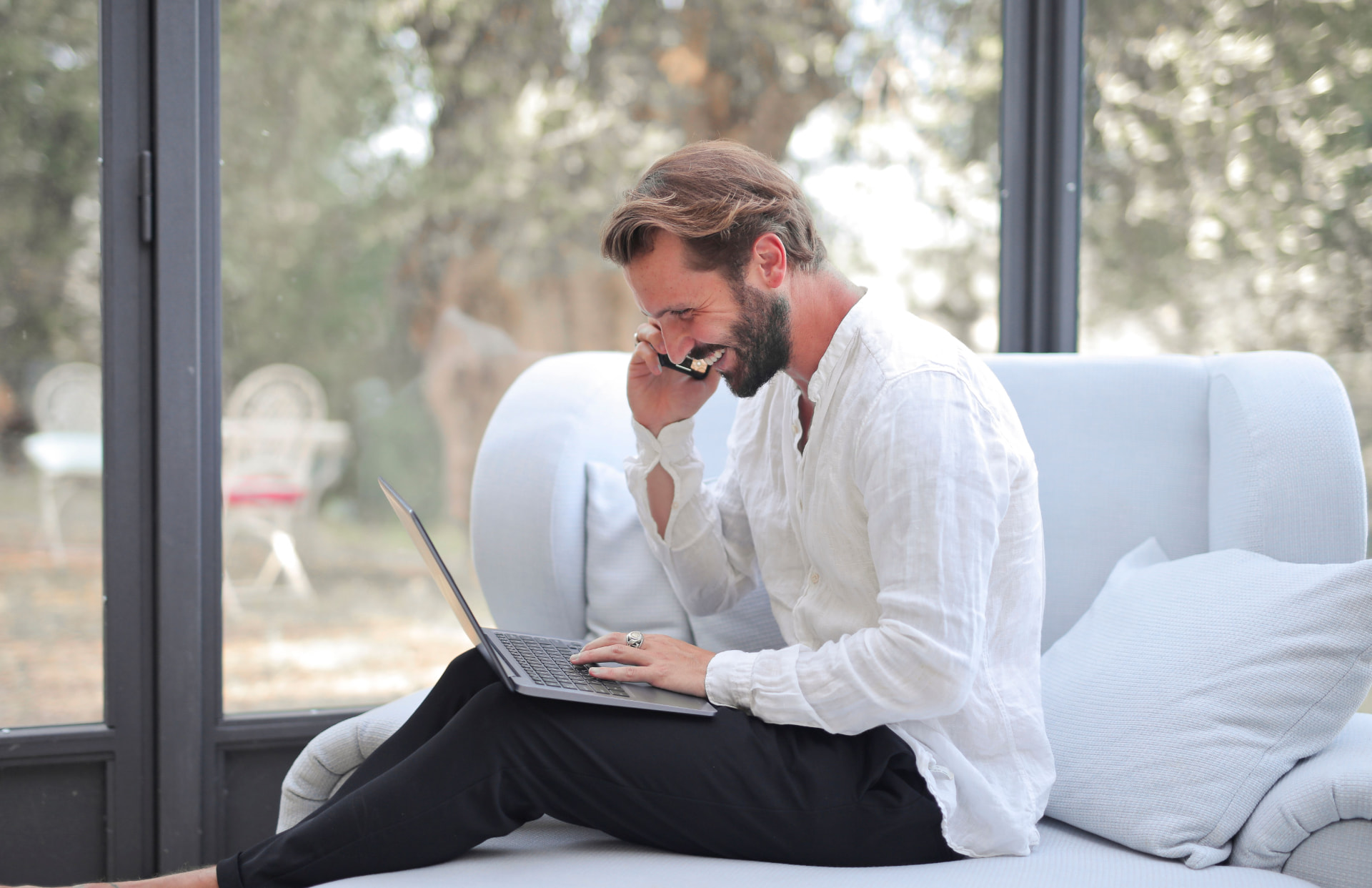Conseiller Fermalt joignable au téléphone pour étudier un contrat d'assurance